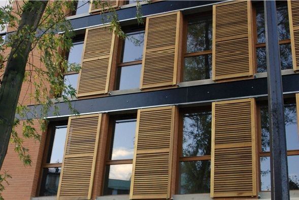 volet-coulissant-bois-facade