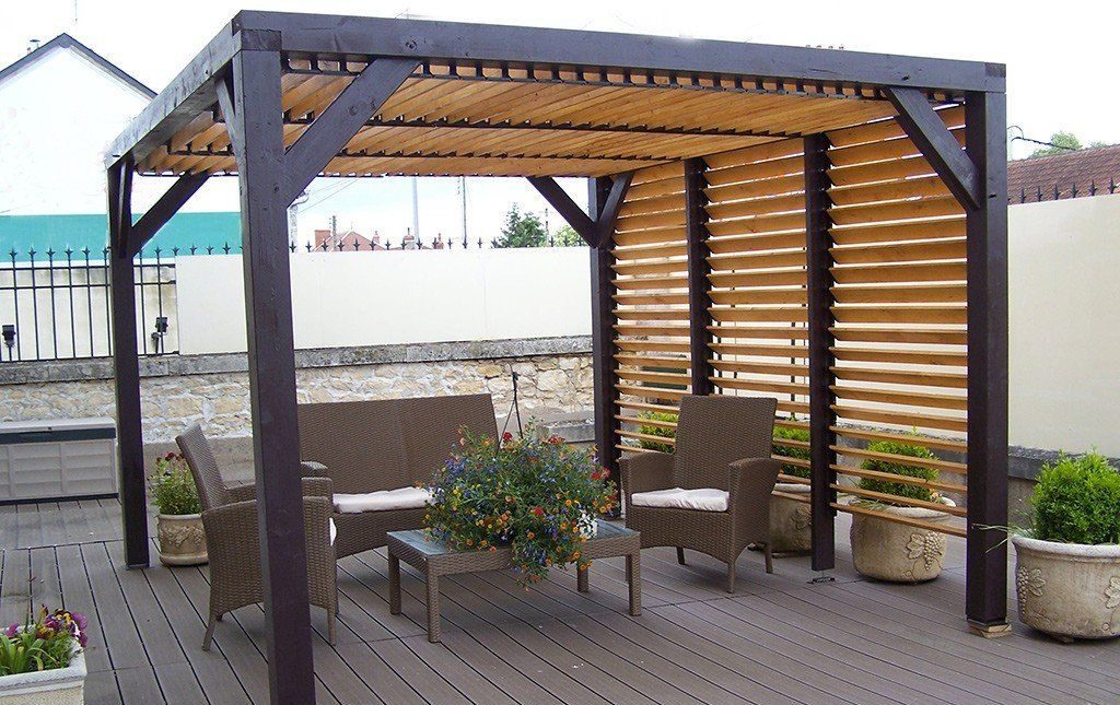 pergola-bioclimatique-en-bois-jardin