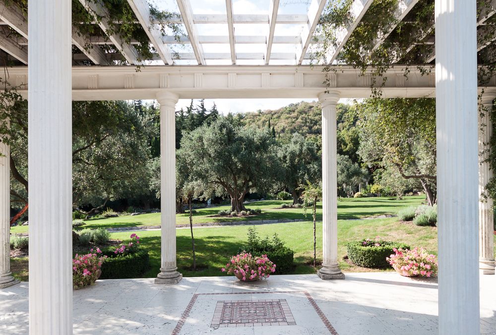 pergola-bioclimatique-autoportee-jardin